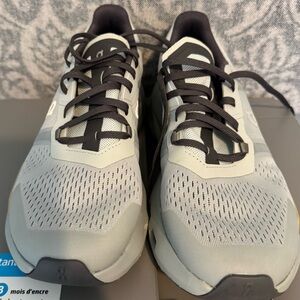 On Running Men's Gray Running Shoes size 9.5